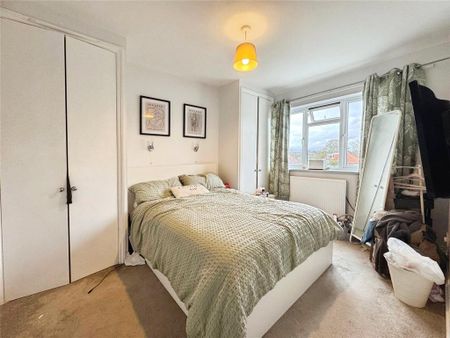 4 bedroom semi-detached house to rent - Photo 5