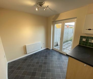 3 bedroom mews to rent - Photo 2