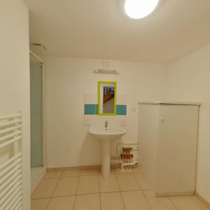 Location Appartement 2 pièces 32m² MONTMORILLON 86500 - Photo 2