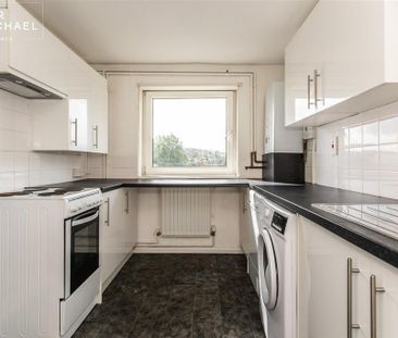 3 bedroom flat to rent - Photo 3