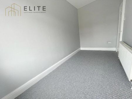 2 bedroom end of terrace house to rent - Photo 2