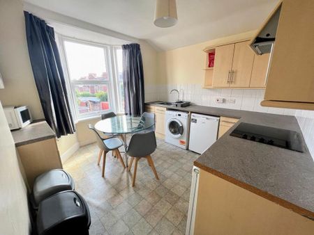 2 bedroom flat to rent - Photo 4