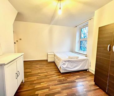 3 Bed Flat, Bullen House, E1 - Photo 4