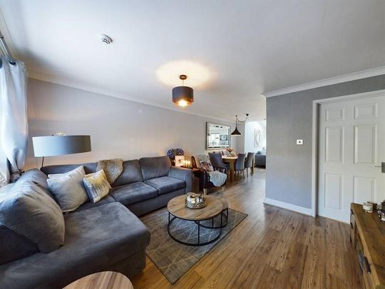 4 bedroom semi-detached house to rent - Photo 1