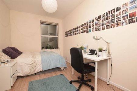 4 bedroom flat to rent - Photo 4