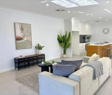 Luxury Family Home Close to the Beach - Photo 3