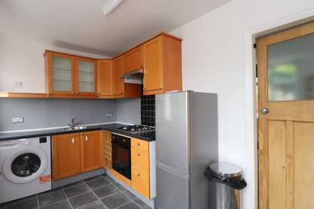 2 bedroom terraced house to rent - Photo 3