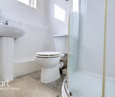4 bedroom semi-detached house to rent - Photo 3