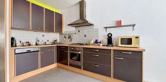 Appartement te huur in Tournai voor € 950 met 4 slaapkamers - Foto 2