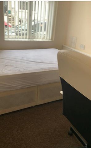 5 Bed Student Accommodation - Photo 3