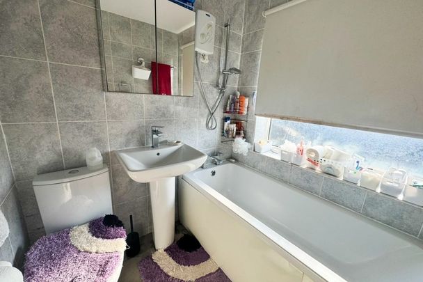 Lyndhurst Close - Photo 1