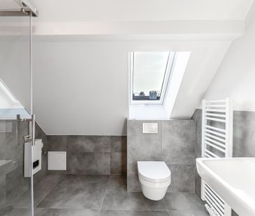 Erstbezug nach Sanierung - Voll möblierte 1 Zimmer-DG-Wohnung mit S... - Foto 4