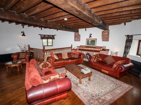 4 bedroom detached house to rent - Photo 3