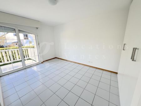 MODERN FAMILY HOUSE WITH VERANDA OF 240 M2 APPROX. WITH PRIVATE TREE GARDEN OF 600 M2 - Photo 2