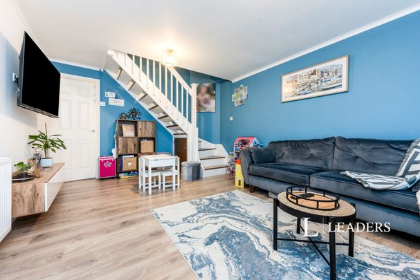 2 bedroom house to rent Pettingrew Close, Walnut Tree, Milton Keynes, Buckinghamshire, MK7 - Photo 1