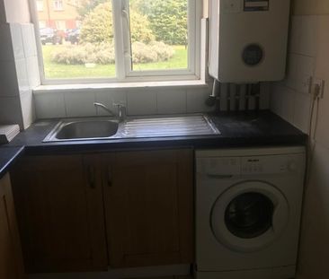 2 Bed Flat, Goodmayes, IG3 - Photo 2