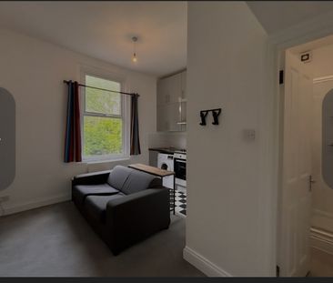 1 Bed Flat, Montrell Road, SW2 - Photo 1