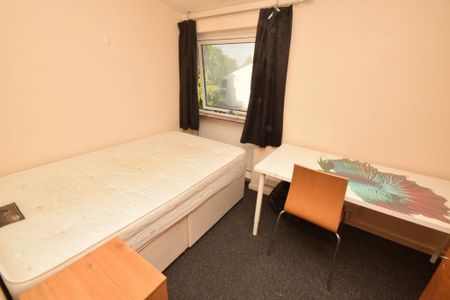 4 bedroom terraced house to rent - Photo 4