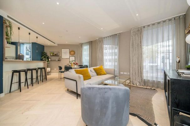 3 bedroom flat to rent - Photo 1