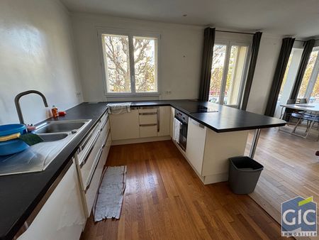 Location Appartement 3 pièces 82m² - Photo 3