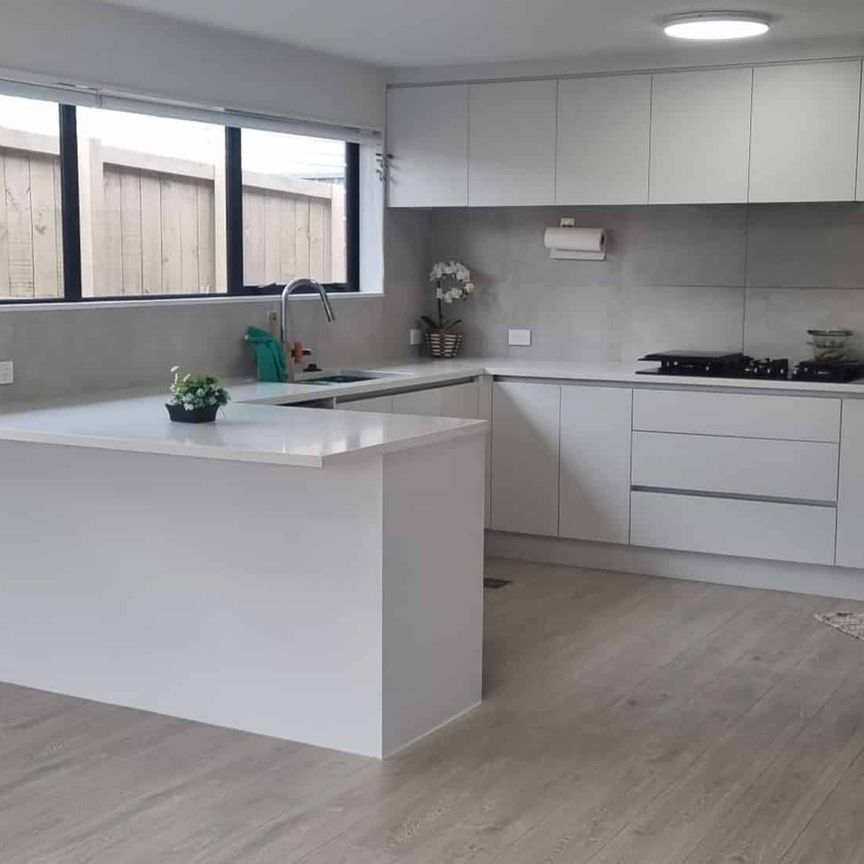 4Bed near new flat - Photo 1
