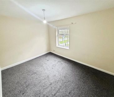 2 bedroom end of terrace house to rent - Photo 2