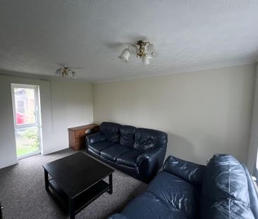 4 bedroom semi-detached house to rent - Photo 1