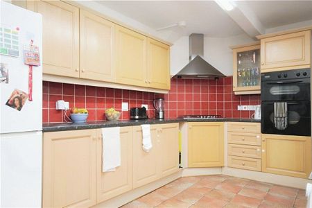 3 bedroom semi-detached house to rent - Photo 5