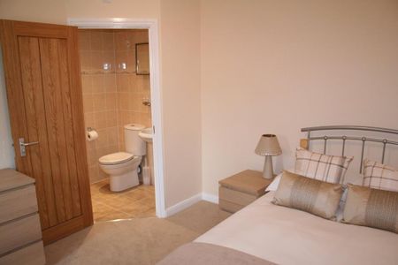 1 bedroom in a house share to rent - Photo 3