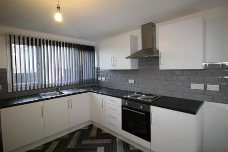 2 bedroom semi-detached house to rent - Photo 3