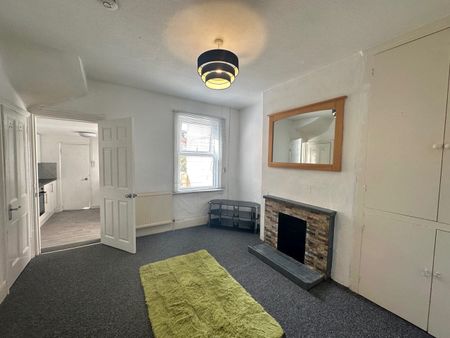 4 Bed Terraced House, Blenheim Road, RG1 - Photo 2