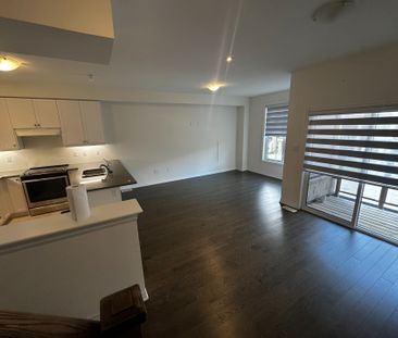 For Lease - 25 Delano Way, Newmarket, Ontario - Photo 3