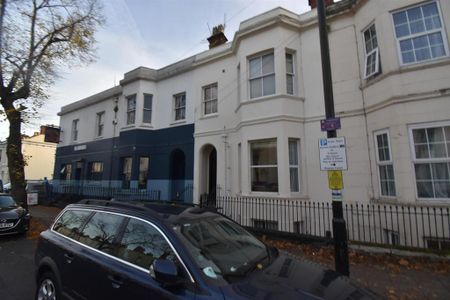 6 bedroom house to rent - Photo 2