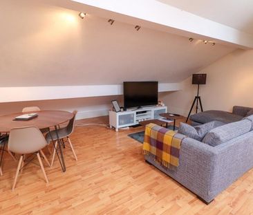 Warwick New Road, Leamington Spa - Photo 1