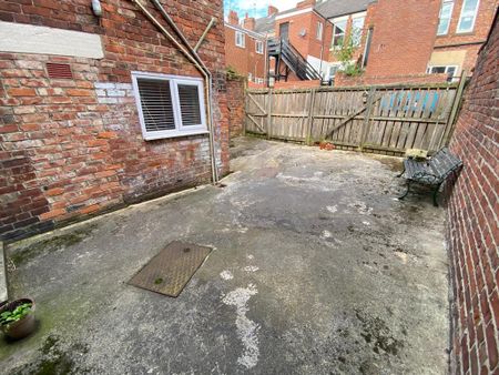 3 bedroom ground floor flat to rent - Photo 5