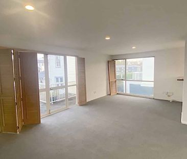 Central City fringe townhouse - Photo 1