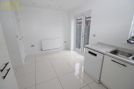 3 bedroom detached house to rent - Photo 4