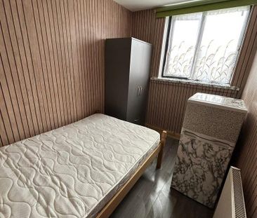 1 bedroom in a flat share to rent - Photo 1
