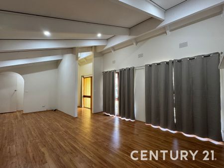 Freshly Renovated & Ready to Impress! - Photo 3
