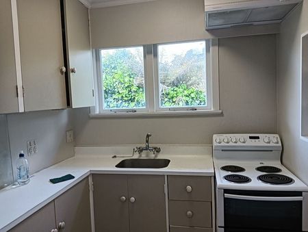 1-Bedroom Flat for Rent – Convenient Location - Photo 5