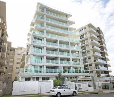 Stunning Water Views in Redcliffe - 6 Month Lease with the Option t... - Photo 6