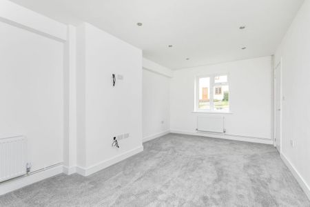 3 bedroom semi-detached house to rent - Photo 2