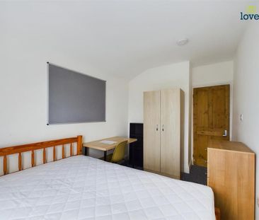 4 bedroom terraced house to rent - Photo 1