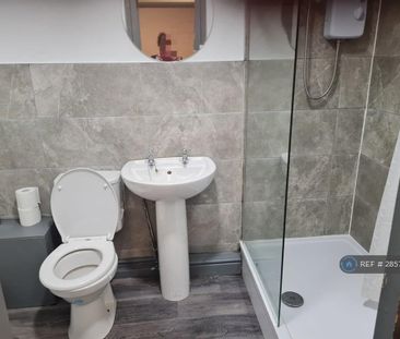 1 bedroom in a house share to rent - Photo 6