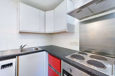 Spacious Studio Apartment in the Heart of Clifton - Photo 3