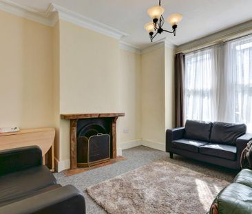 6 bedroom house to rent - Photo 2