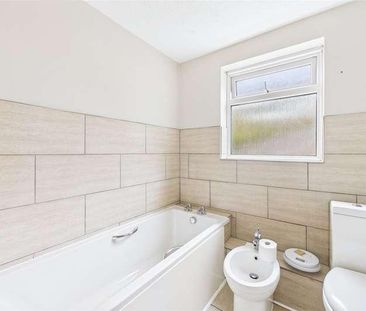 Robin Lane, Sandhurst, Berkshire, GU47 - Photo 5