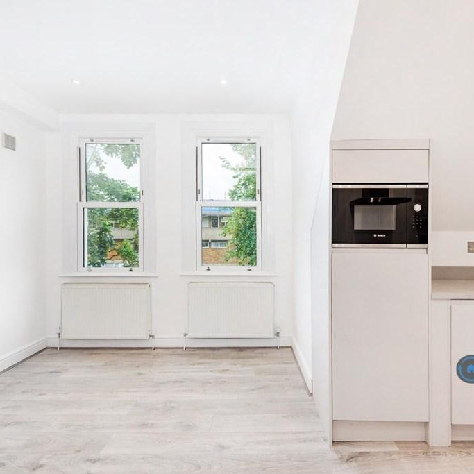 1 bedroom in a flat share to rent - Photo 1