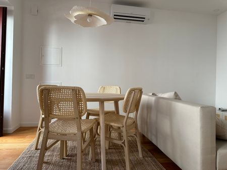 Apartamento T1 Novo, mobilado, anual, no Centro Pombalino de Vila Real de Santo António. - Photo 2