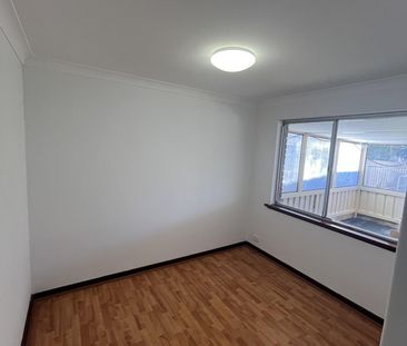 Peaceful Room in a Renovated Home - Prime Location! - Photo 2